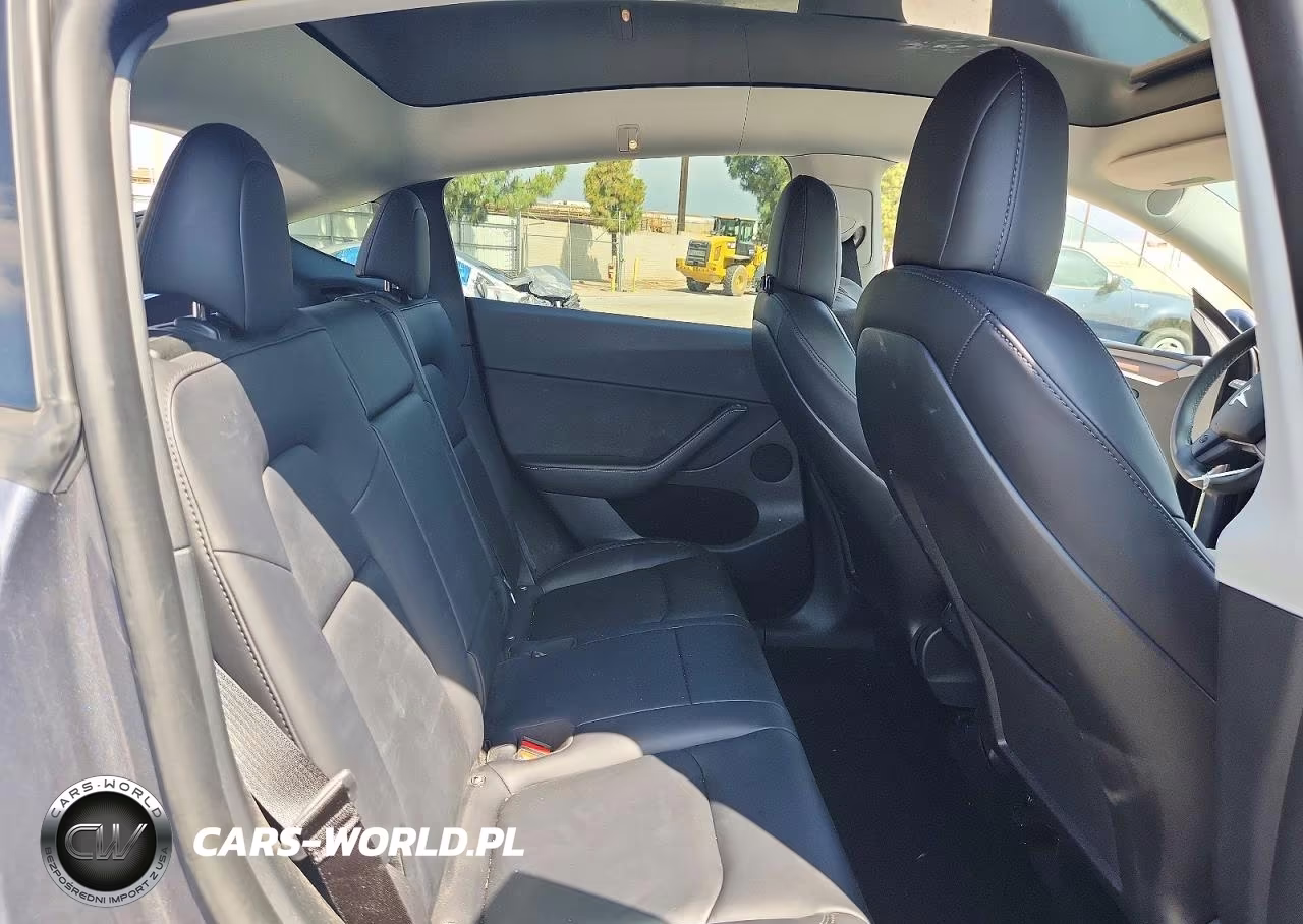 2022 Tesla Model Y VIN:7SAYGDEE2NF572497 - 10