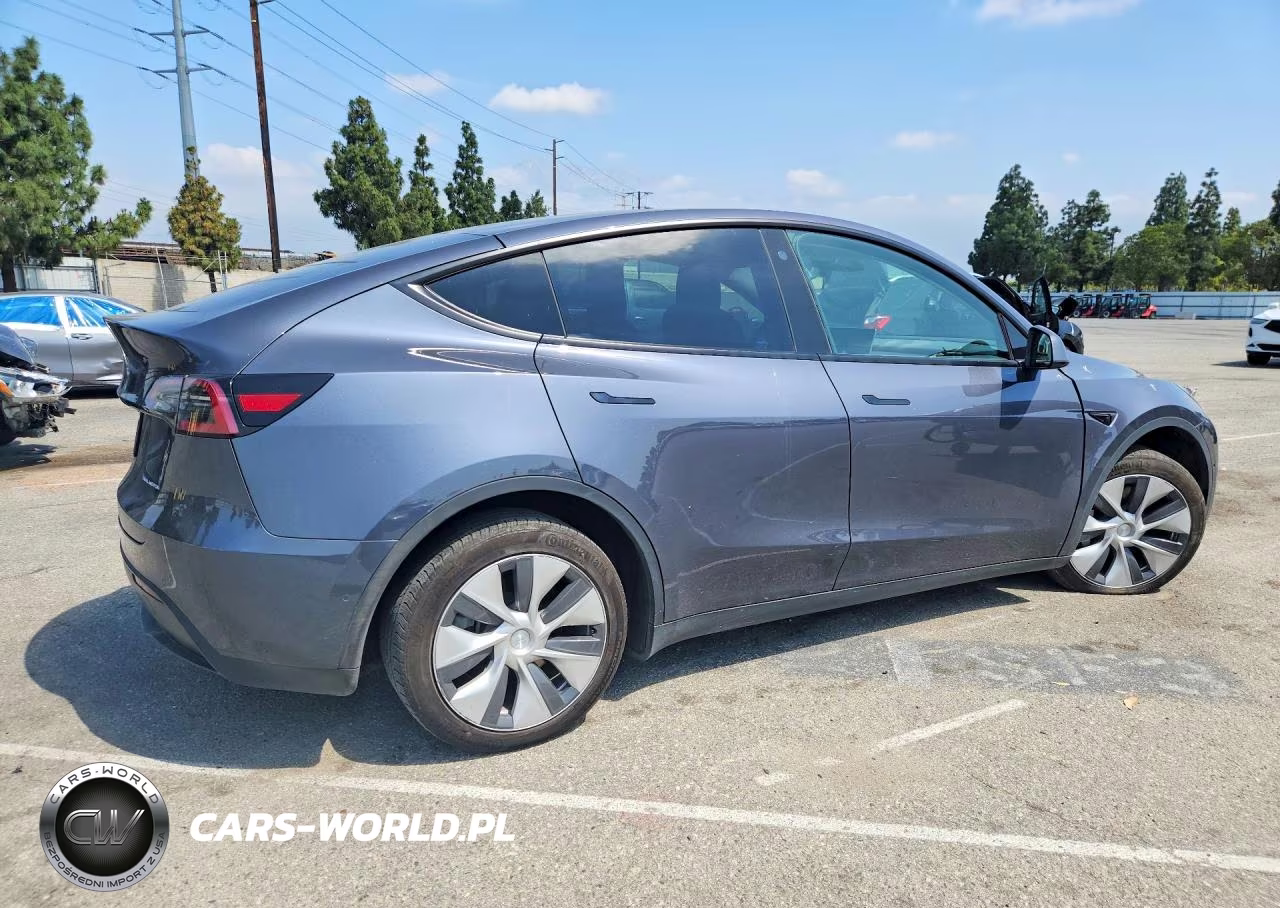 2022 Tesla Model Y VIN:7SAYGDEE2NF572497 - 3