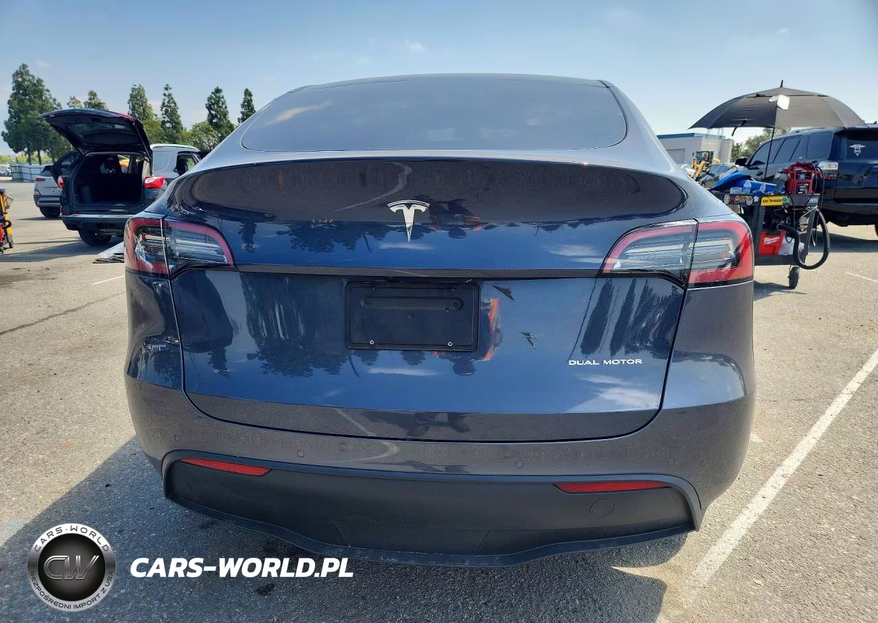 2022 Tesla Model Y VIN:7SAYGDEE2NF572497 - 6