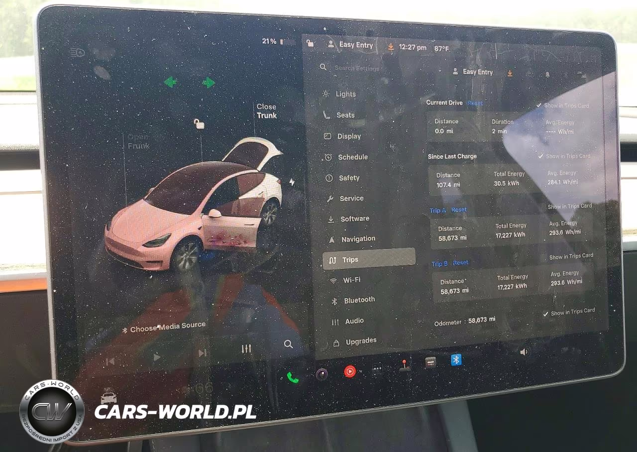 2022 Tesla Model Y VIN:7SAYGDEE6NF358144 - 9
