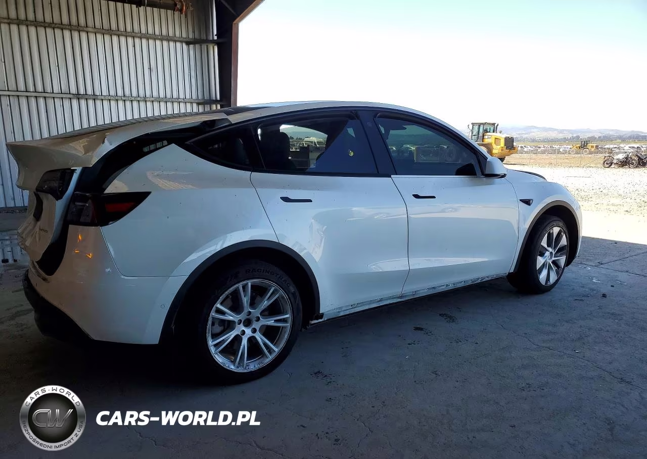2021 Tesla Model Y VIN:5YJYGDEE0MF240506 - 3