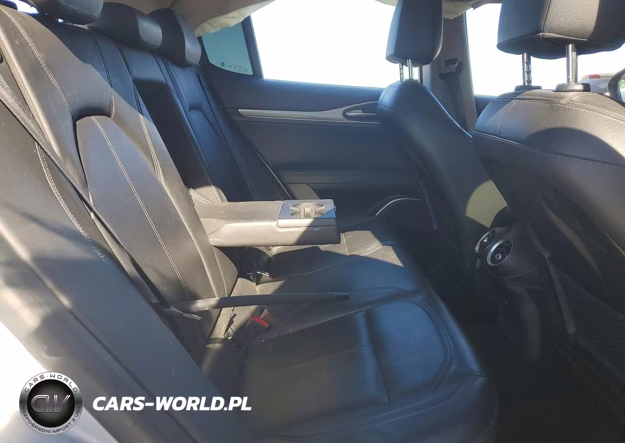 2018 Alfa Romeo Stelvio Sport VIN:ZASFAKPN6J7B92299 - 10