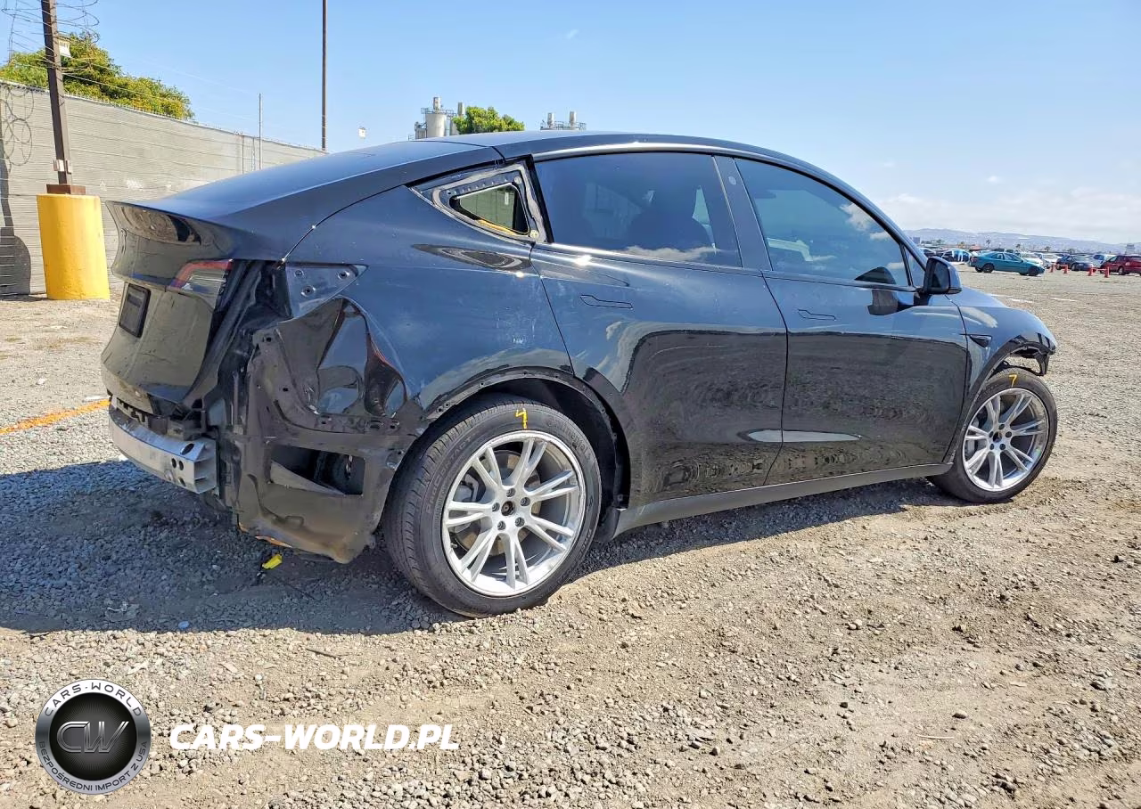 2021 Tesla Model Y VIN:5YJYGDED2MF107365 - 3