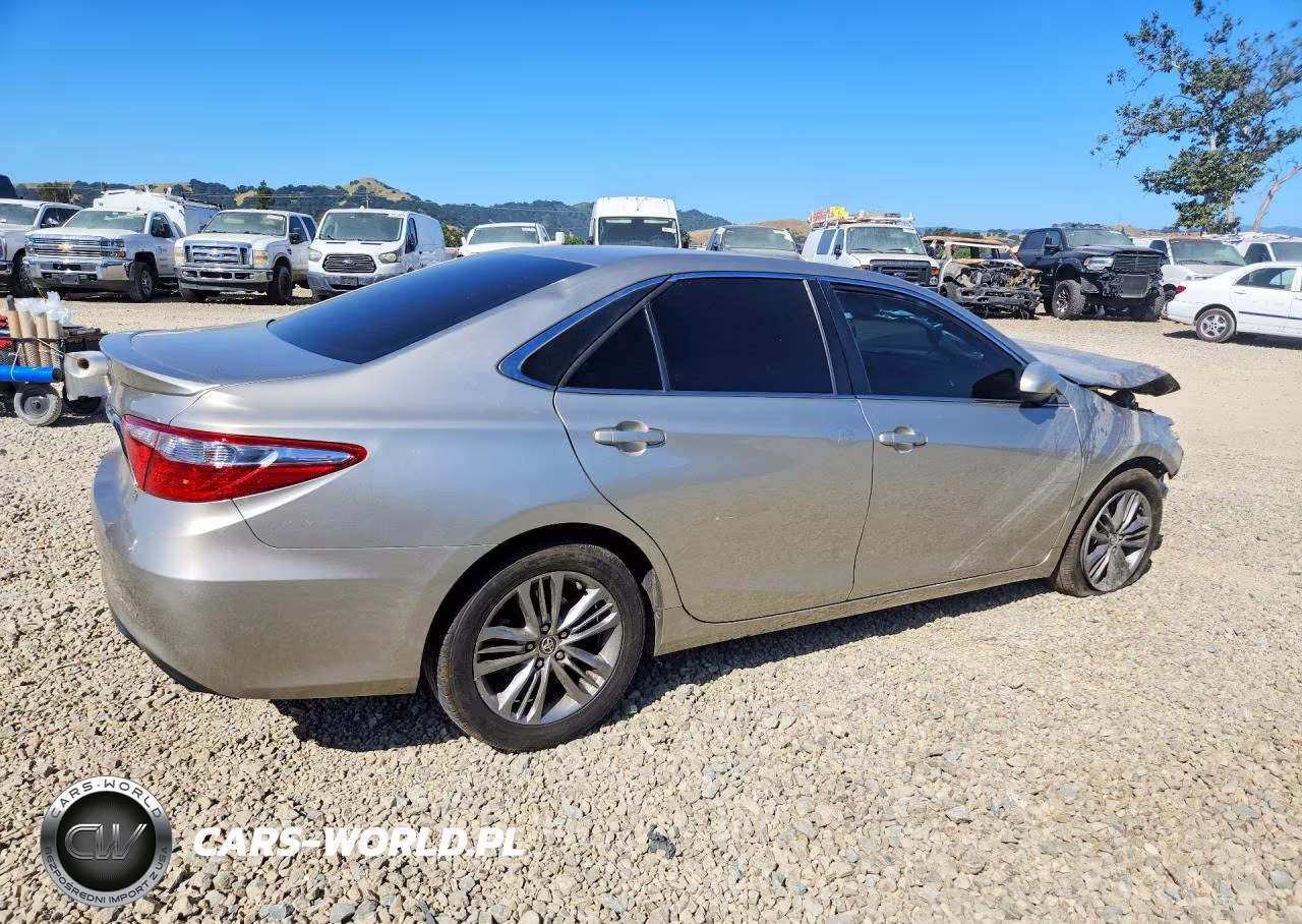 2016 Toyota Camry Se VIN:4T1BF1FK6GU525150 - 3
