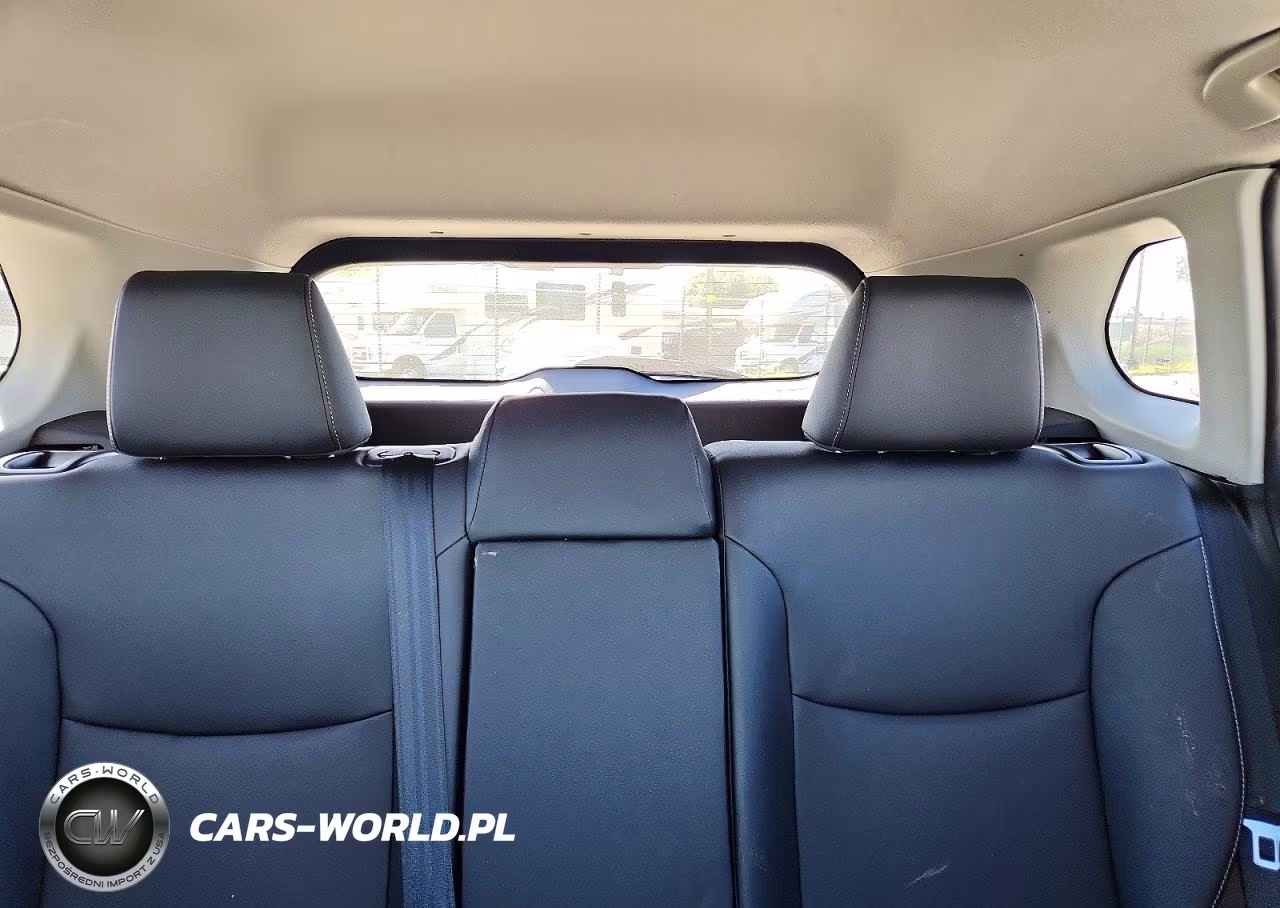 2023 Toyota Corolla Cross Xle VIN:7MUDAABG1PV068125 - 10