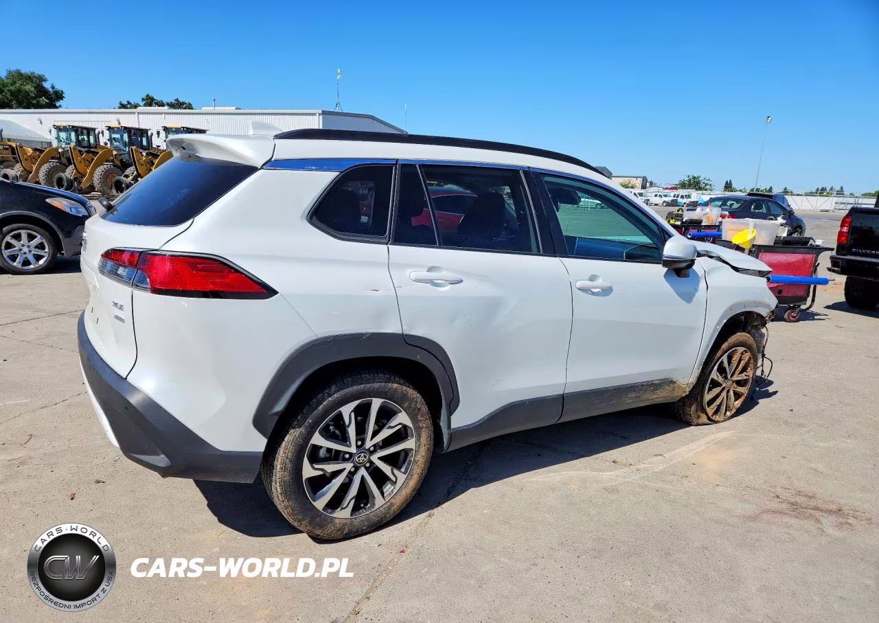 2023 Toyota Corolla Cross Xle VIN:7MUDAABG1PV068125 - 3