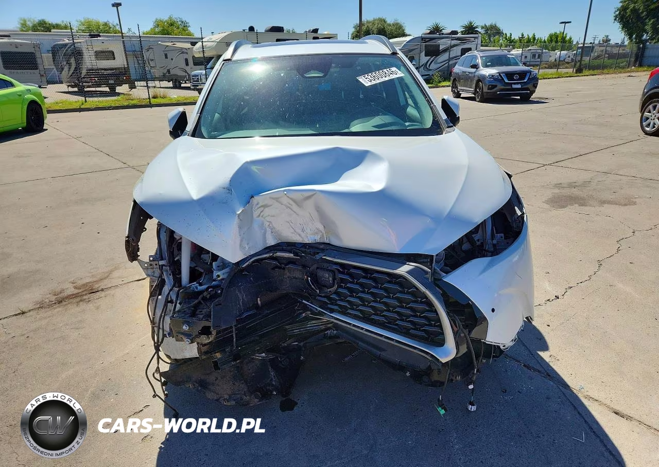 2023 Toyota Corolla Cross Xle VIN:7MUDAABG1PV068125 - 5