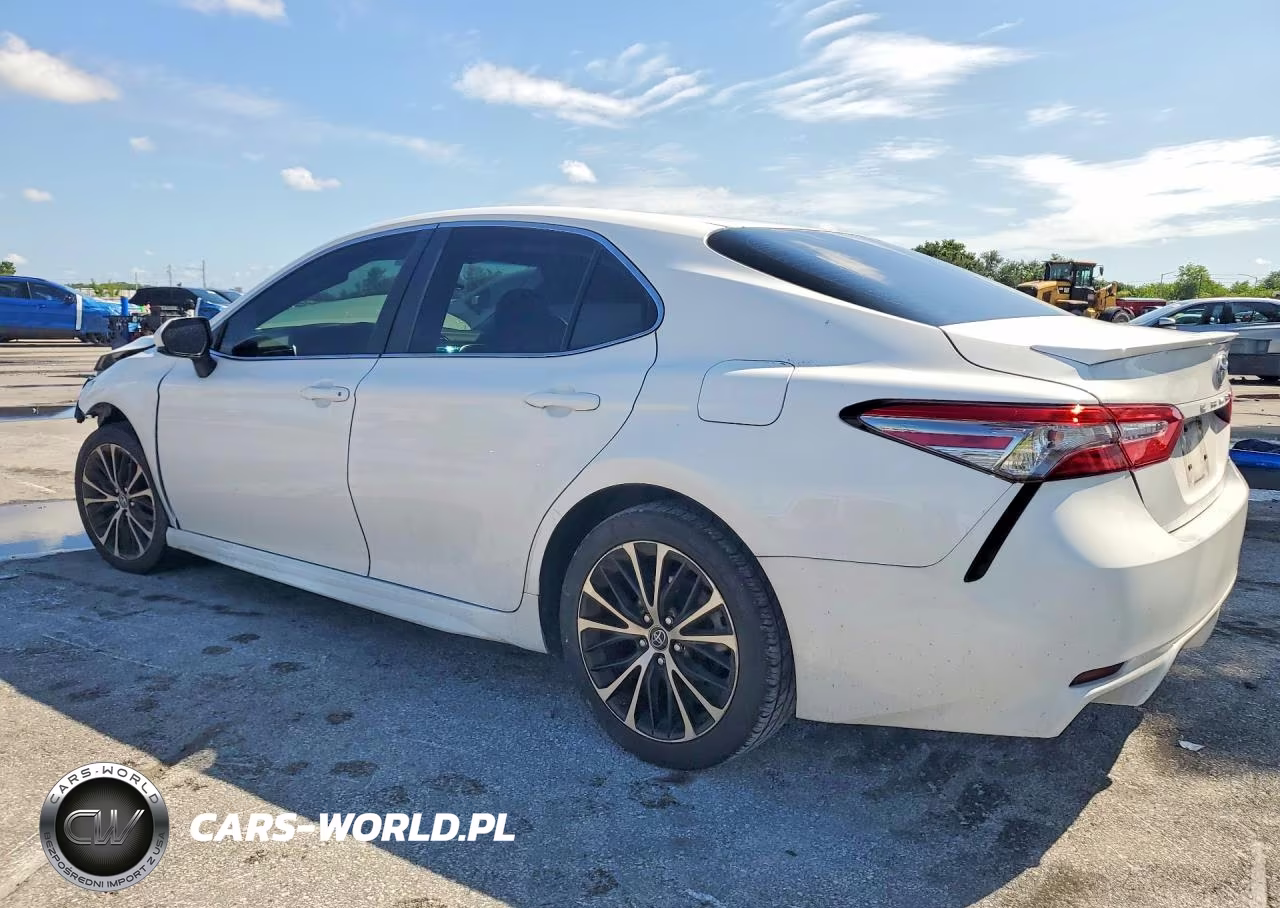2018 Toyota Camry Se VIN:4T1B11HK2JU658023 - 2