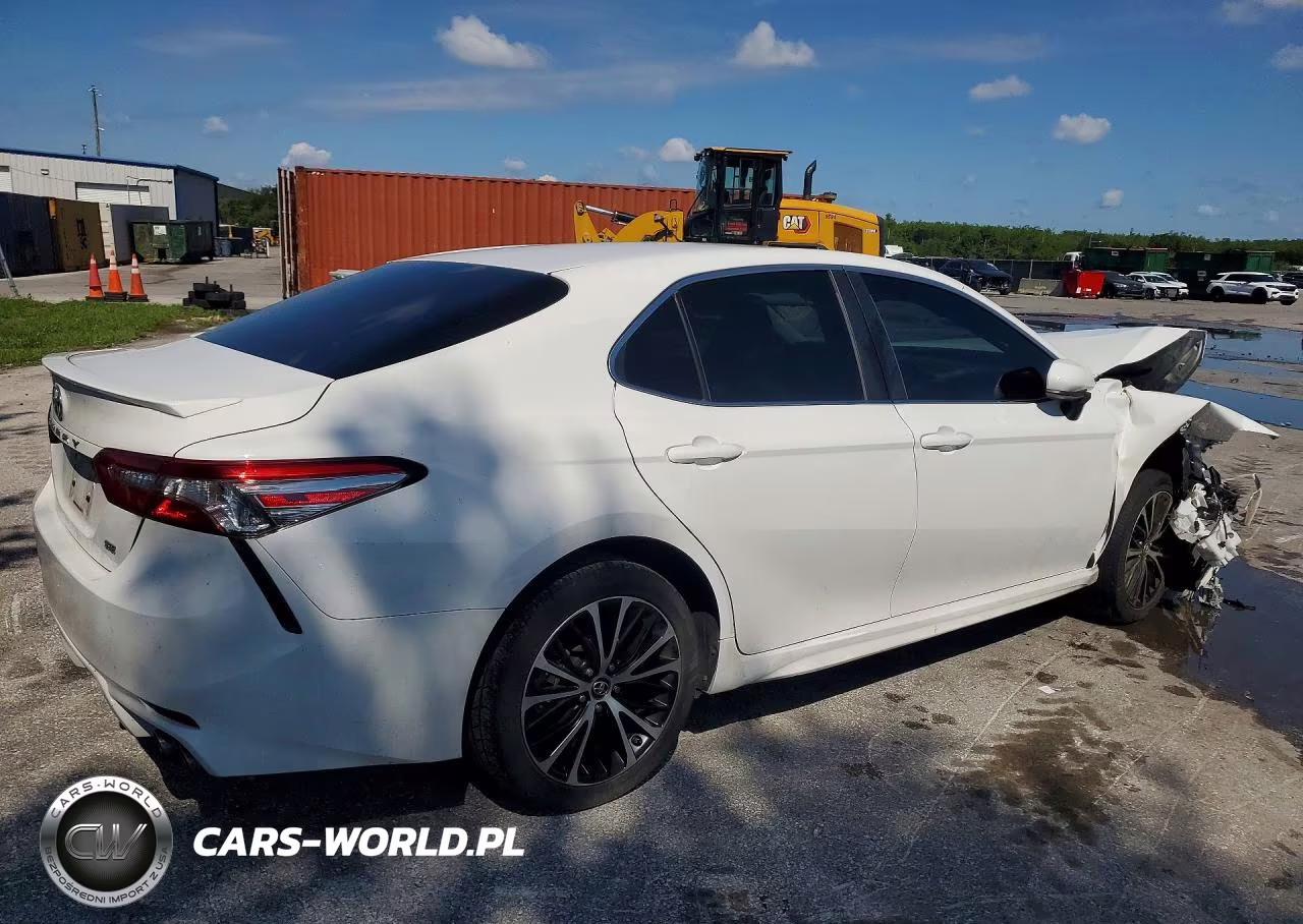 2018 Toyota Camry Se VIN:4T1B11HK2JU658023 - 3