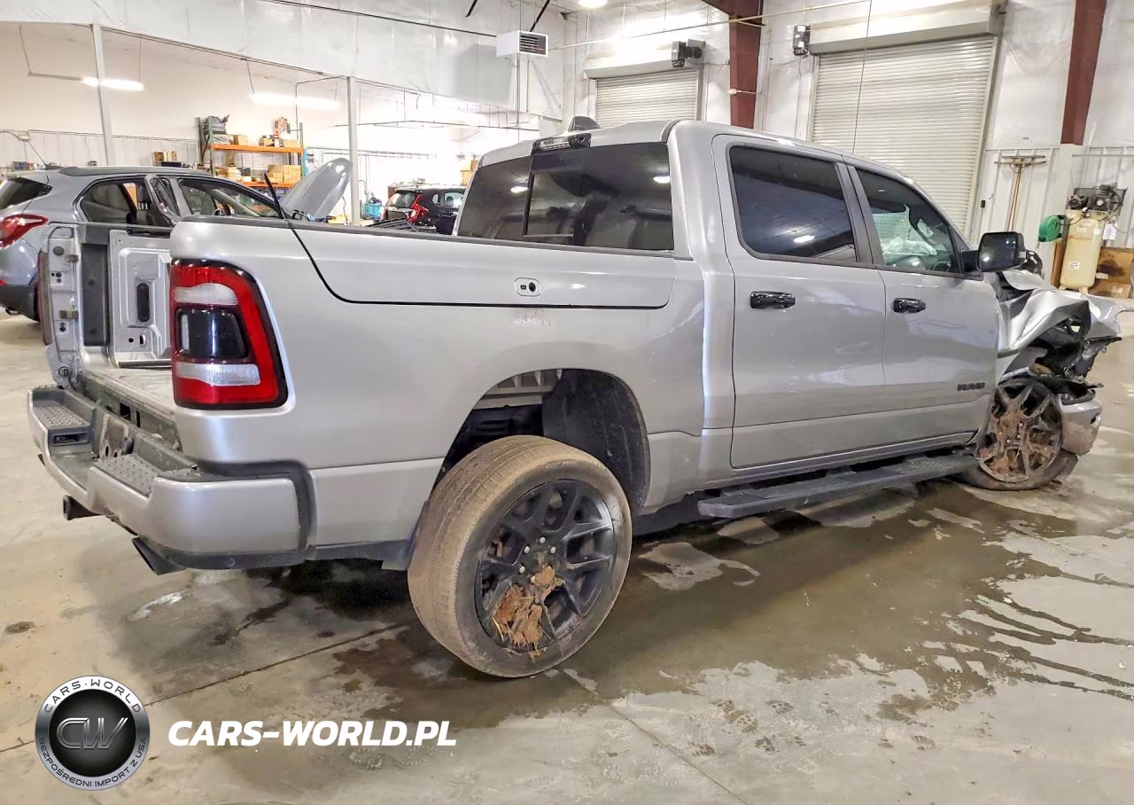 2024 Ram 1500 Laramie VIN:1C6SRFJT2RN207216 - 3