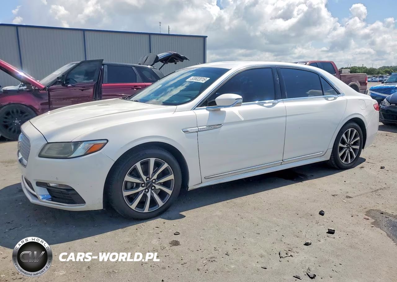 2018 Lincoln Continental Premiere