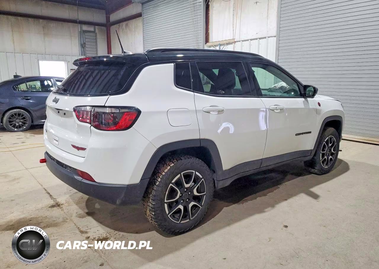 2025 Jeep Compass Trailhawk VIN:3C4NJDDN4ST590273 - 3