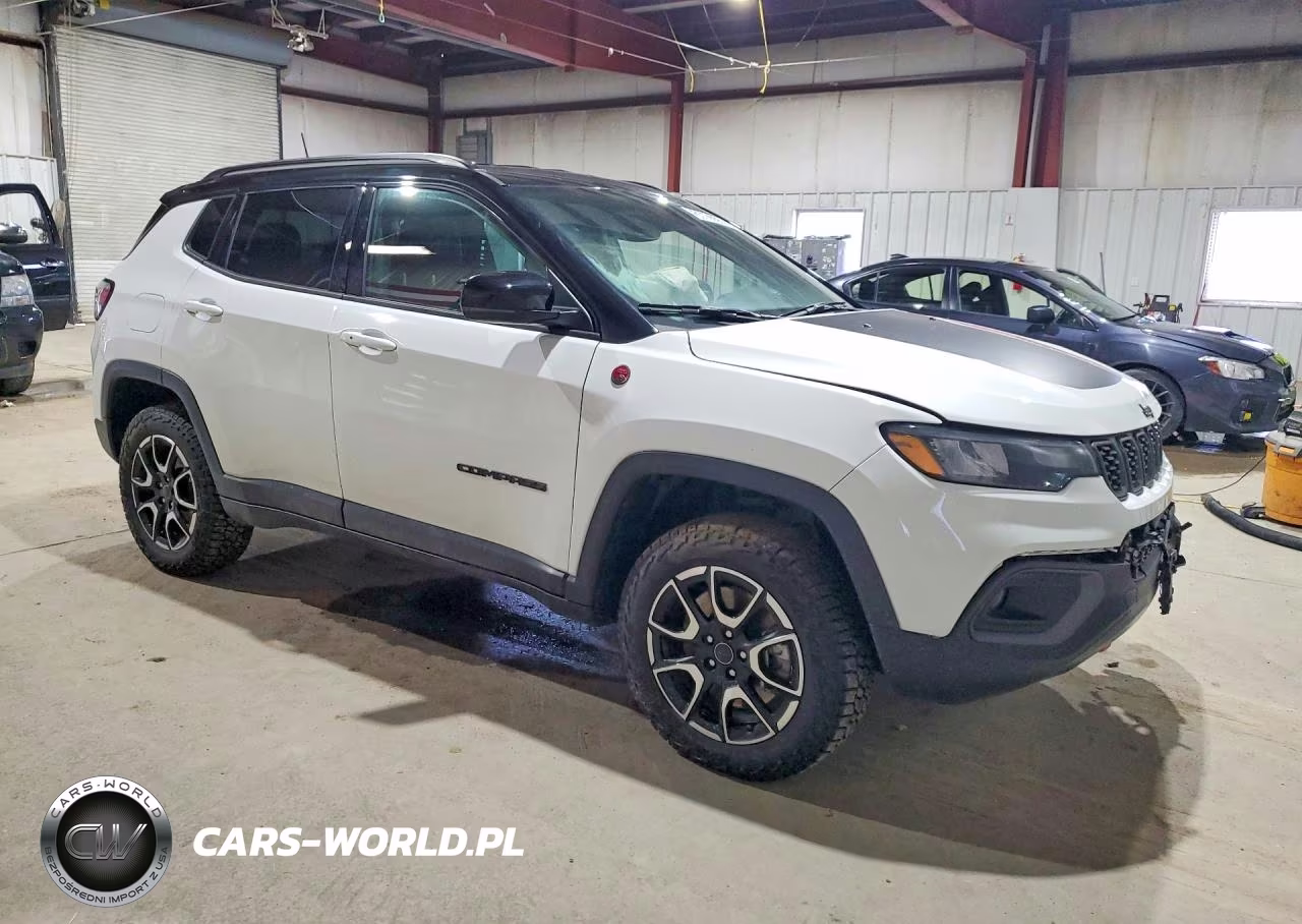 2025 Jeep Compass Trailhawk VIN:3C4NJDDN4ST590273 - 4