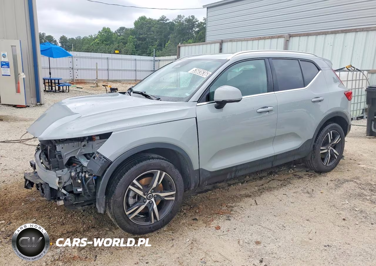2025 Volvo Xc40 Core – zdjęcie 1 z 13