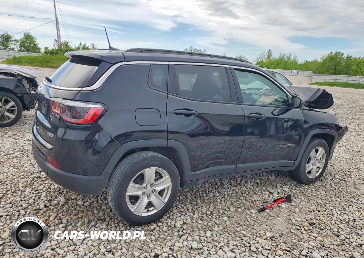 2022 Jeep Compass Latitude VIN:3C4NJDBB3NT133869 - 3