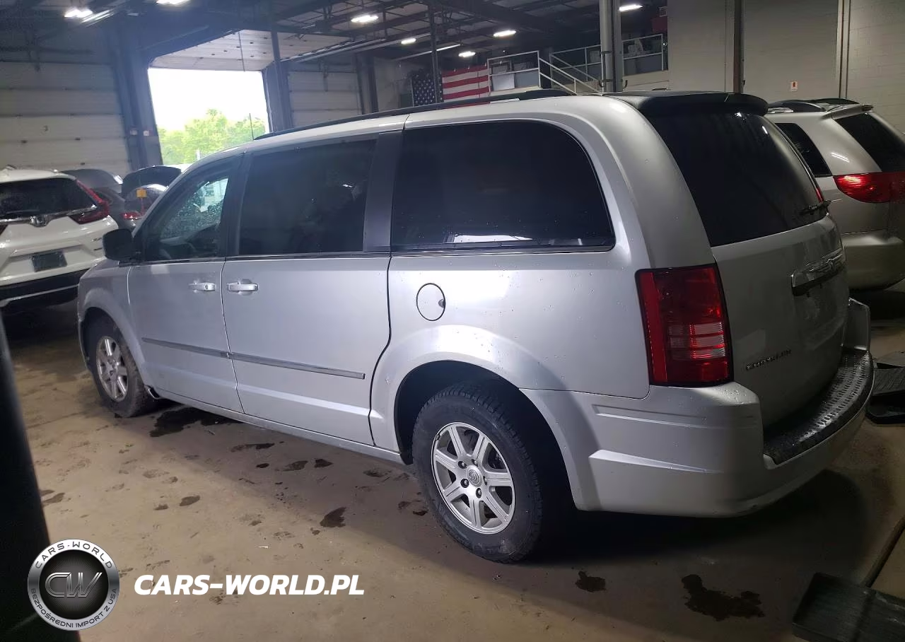 2010 Chrysler Town & Country Touring Plus VIN:2A4RR8D17AR422847 - 2