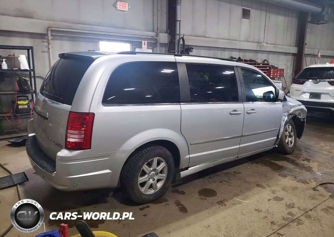 2010 Chrysler Town & Country Touring Plus VIN:2A4RR8D17AR422847 - 3