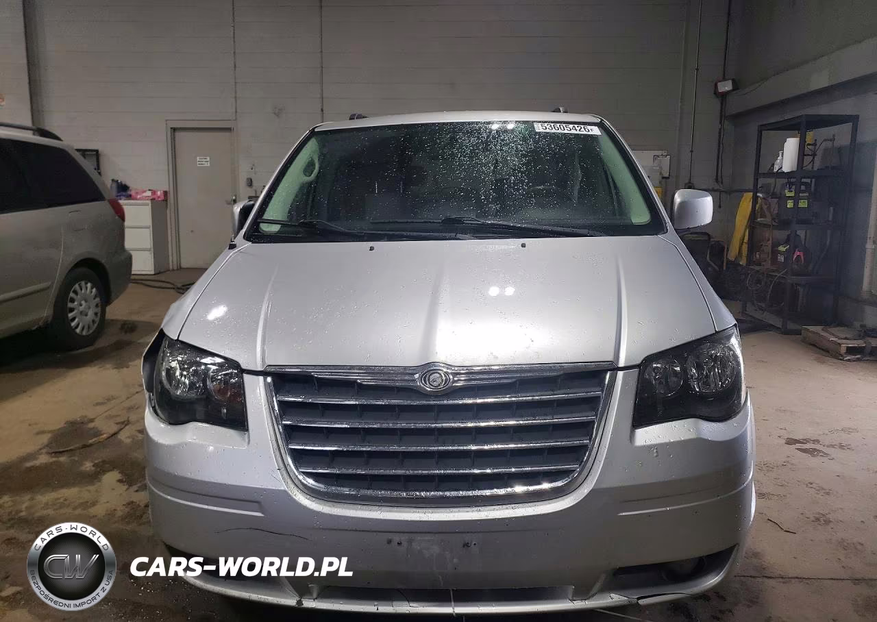 2010 Chrysler Town & Country Touring Plus VIN:2A4RR8D17AR422847 - 5
