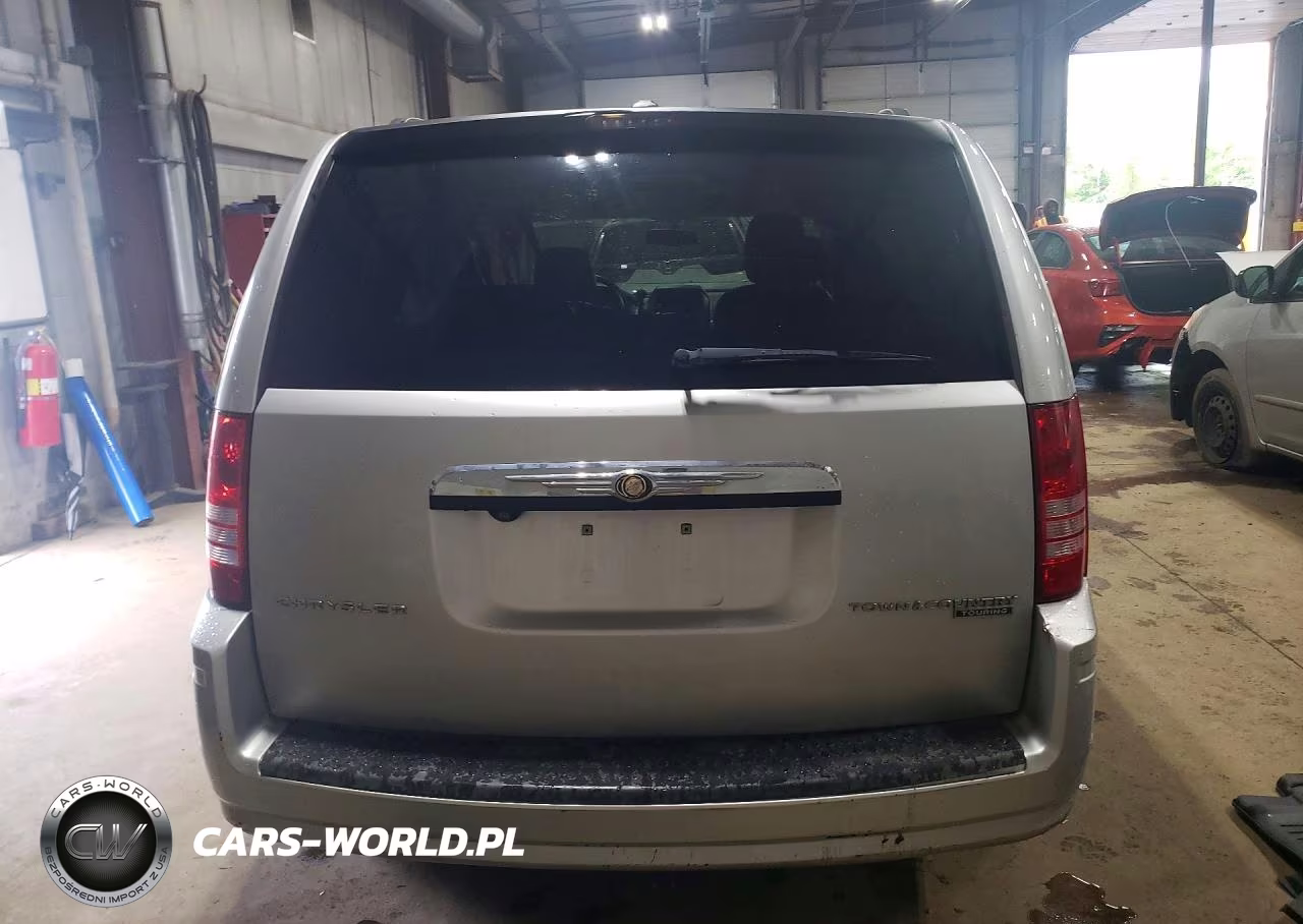 2010 Chrysler Town & Country Touring Plus VIN:2A4RR8D17AR422847 - 6