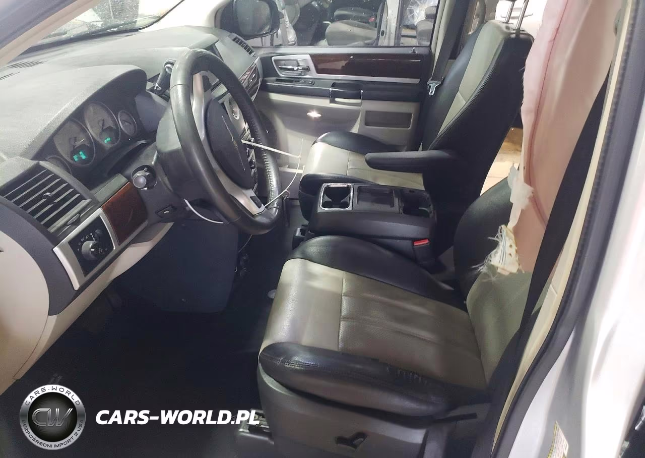 2010 Chrysler Town & Country Touring Plus VIN:2A4RR8D17AR422847 - 7