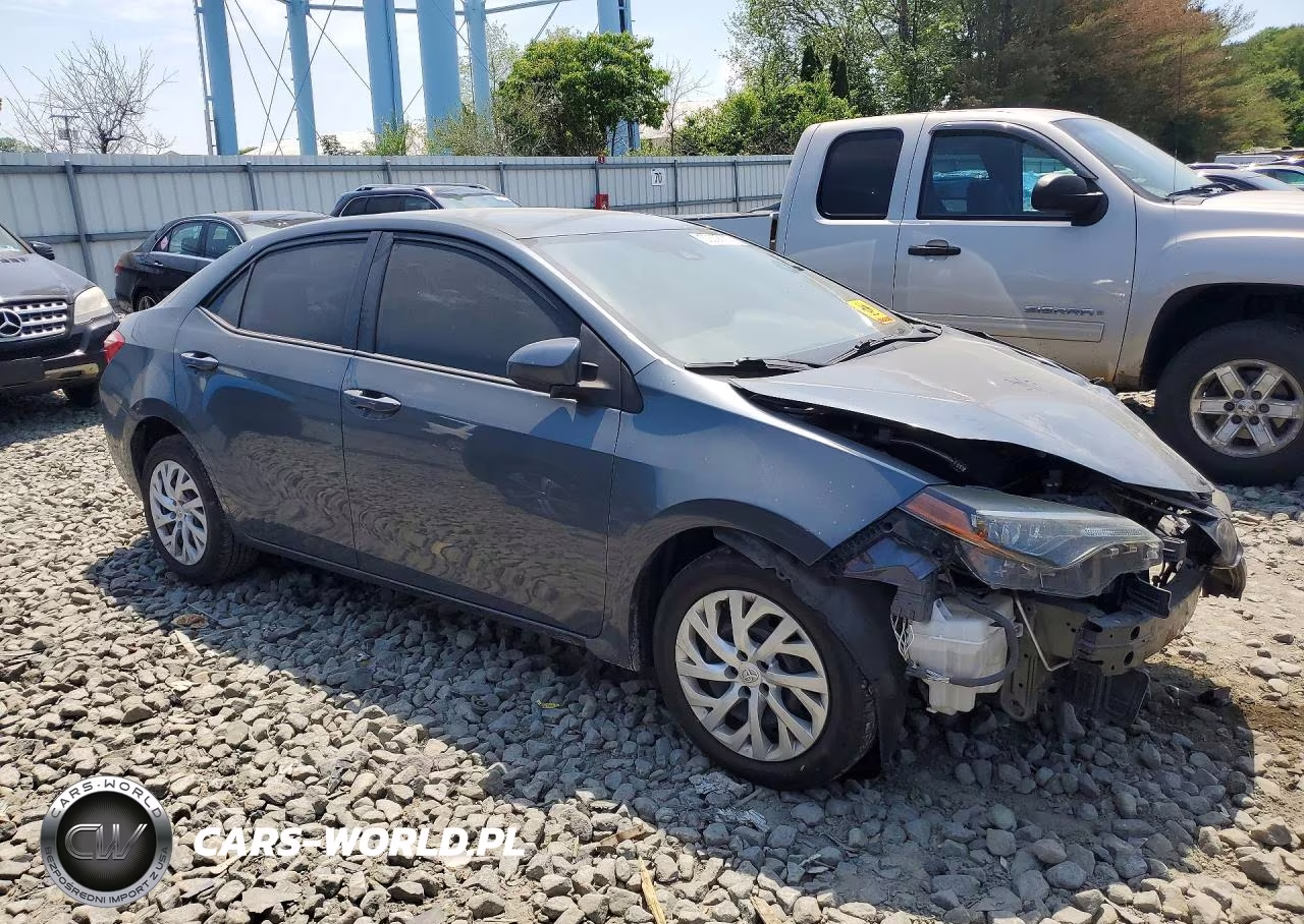 2018 Toyota Corolla Le VIN:5YFBURHEXJP818408 - 4