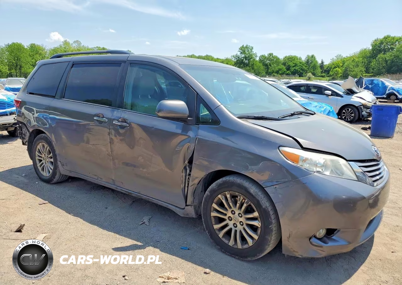 2017 Toyota Sienna Xle 8-Passenger VIN:5TDYZ3DC1HS820238 - 4