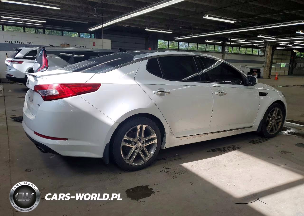 2013 Kia Optima Sx VIN:5XXGR4A61DG242850 - 3