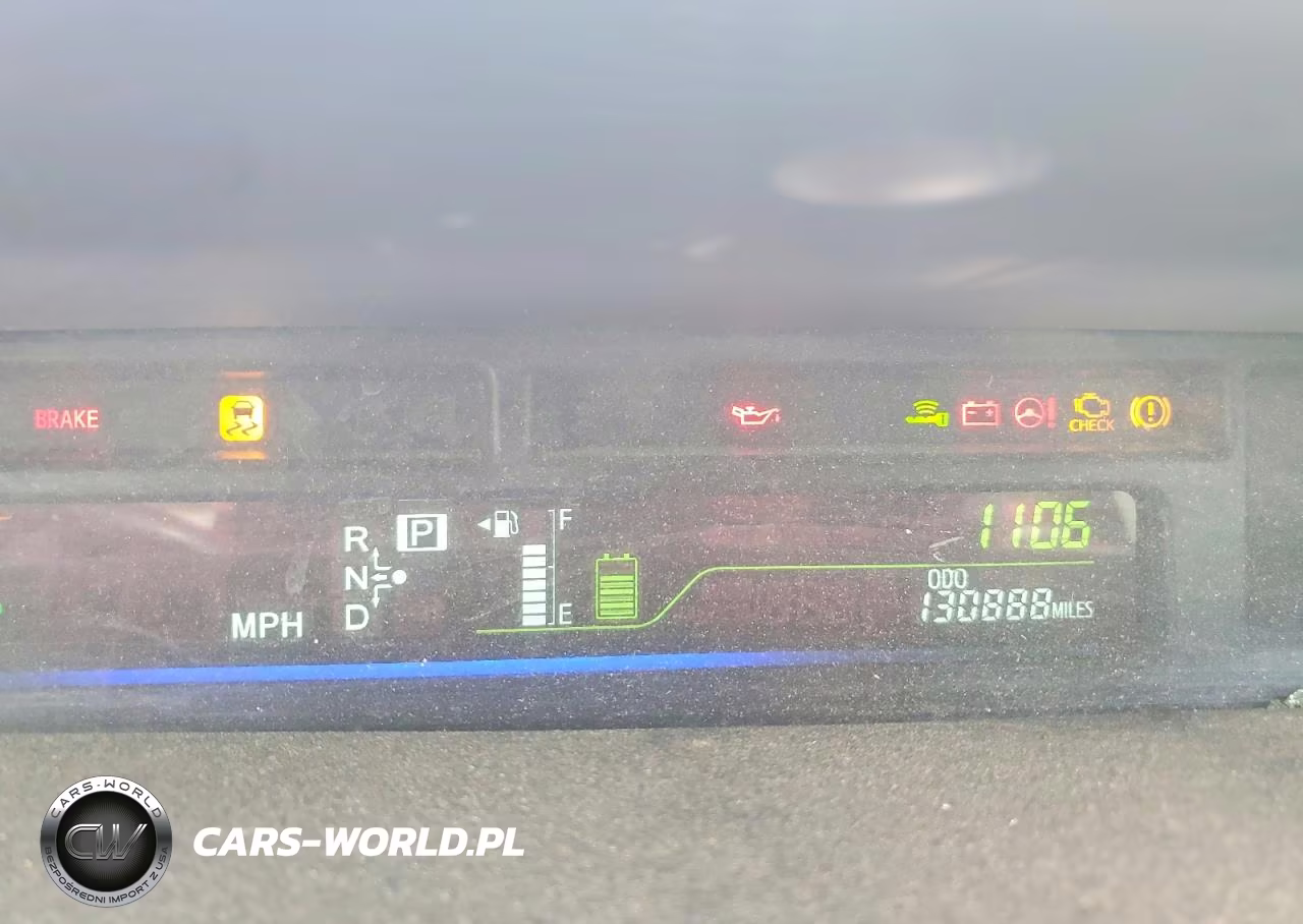 2017 Toyota Prius V Two VIN:JTDZN3EU5HJ059914 - 9