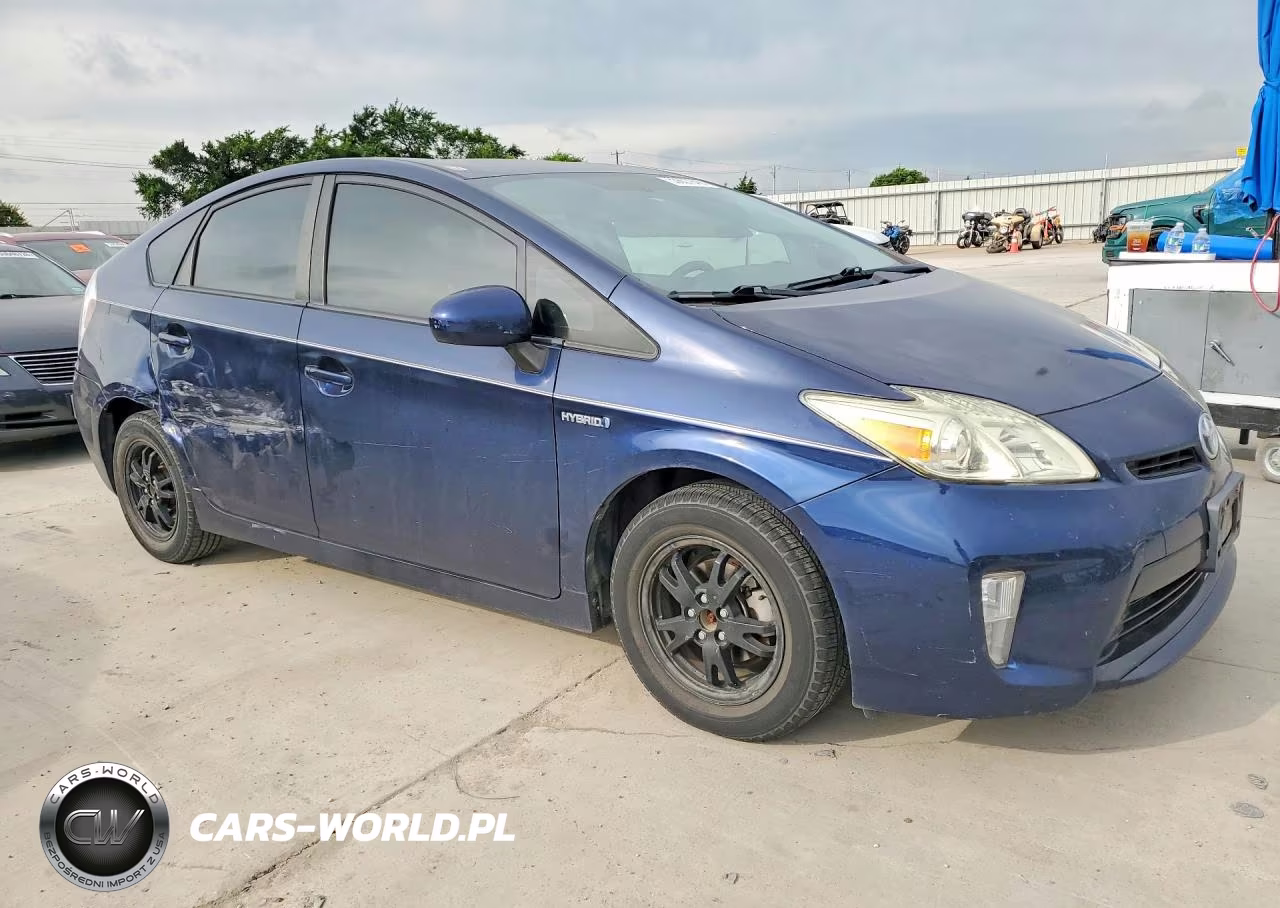 2014 Toyota Prius Two VIN:JTDKN3DU1E1736696 - 4