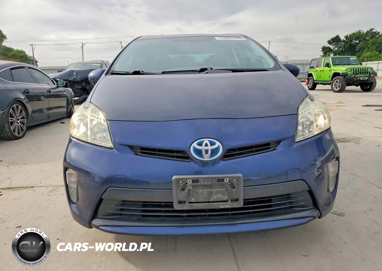 2014 Toyota Prius Two VIN:JTDKN3DU1E1736696 - 5