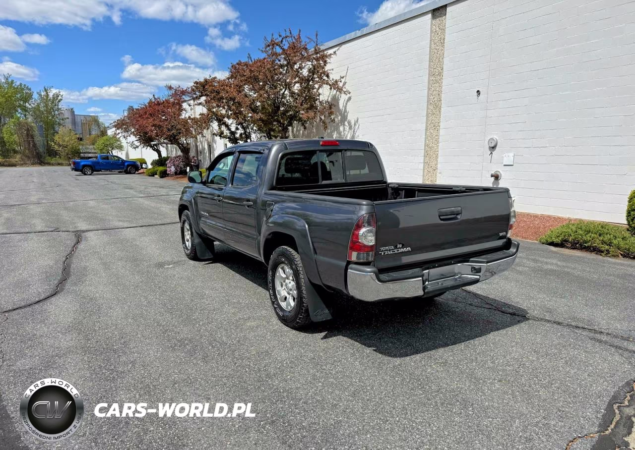 2011 Toyota Tacoma Double Cab VIN:3TMLU4EN4BM071683 - 3