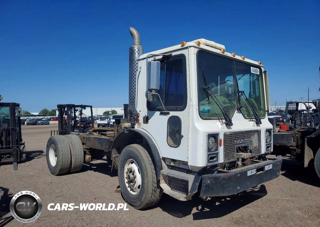 2005 Mack Mr688P Semi Truck – zdjęcie 1 z 10