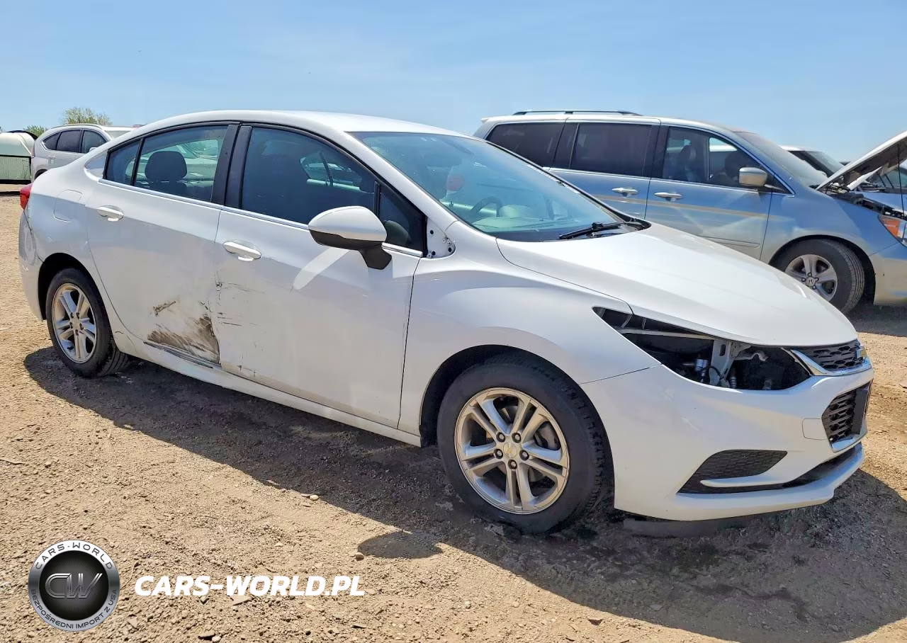 2017 Chevrolet Cruze Lt VIN:1G1BE5SM9H7232583 - 4