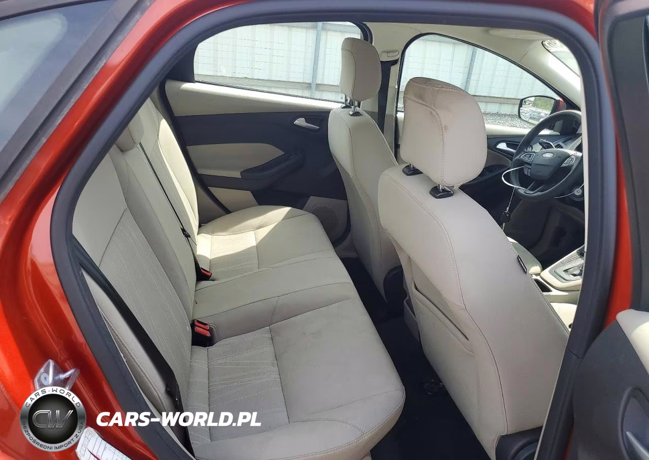 2018 Ford Focus Se VIN:1FADP3F24JL324727 - 10