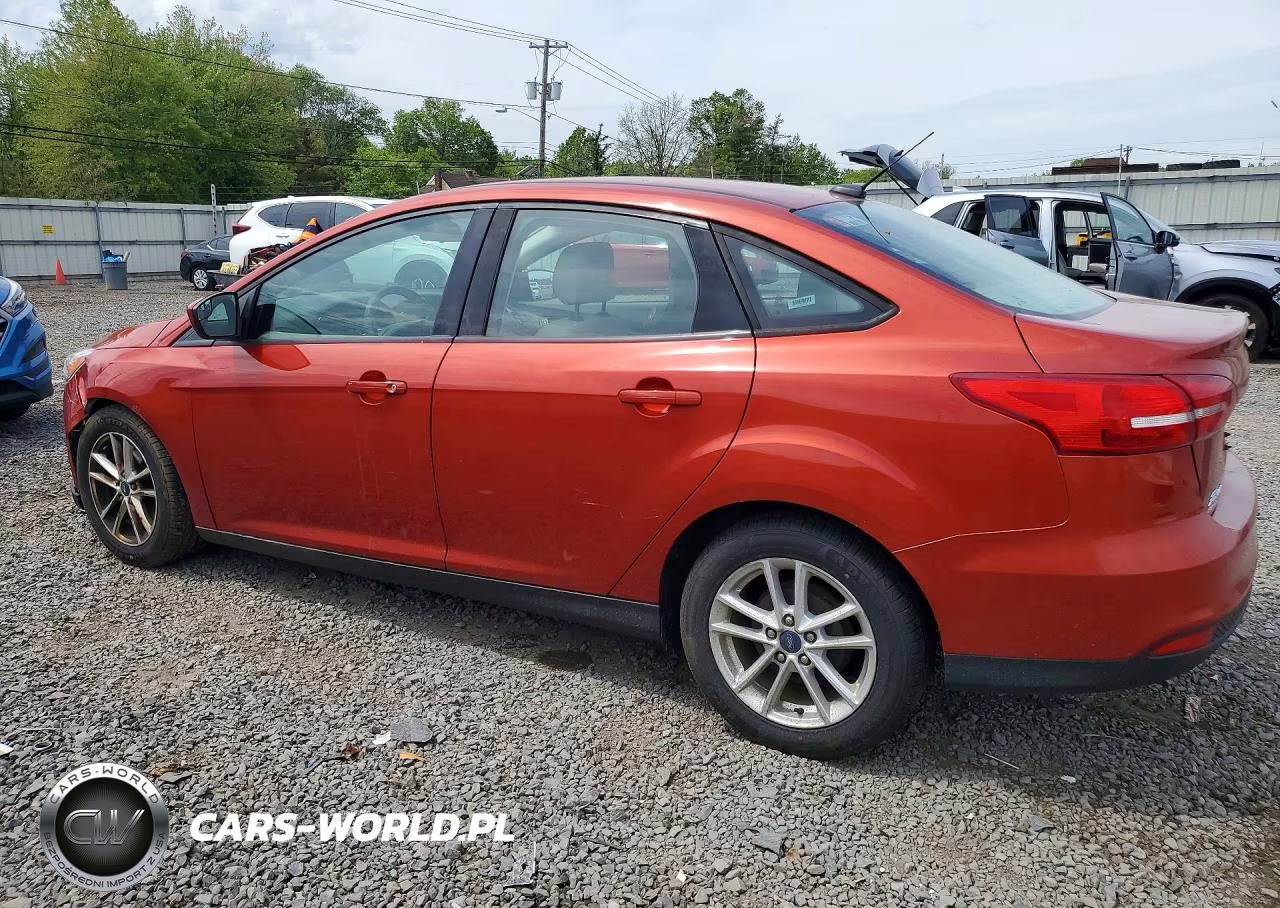 2018 Ford Focus Se VIN:1FADP3F24JL324727 - 2