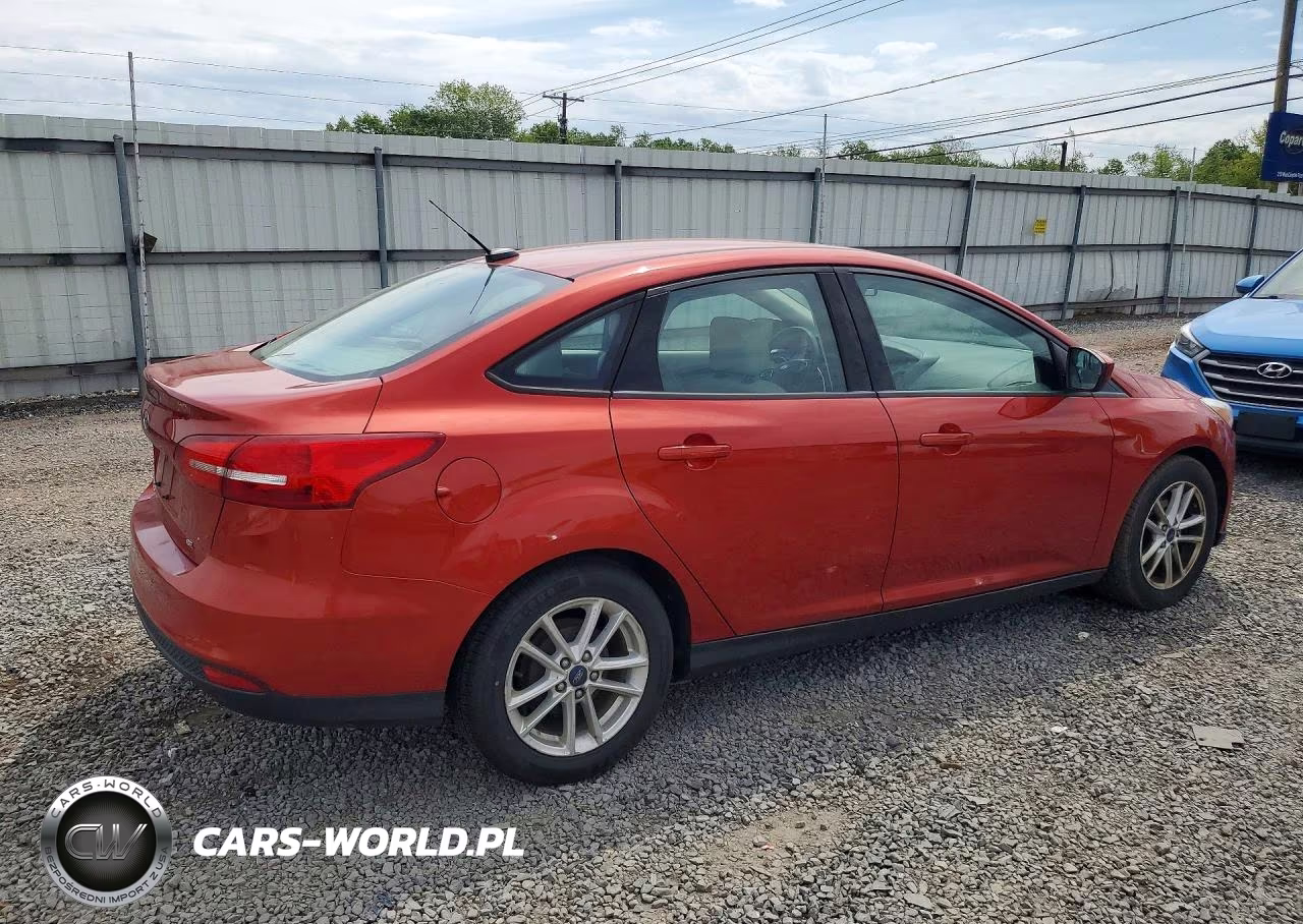 2018 Ford Focus Se VIN:1FADP3F24JL324727 - 3