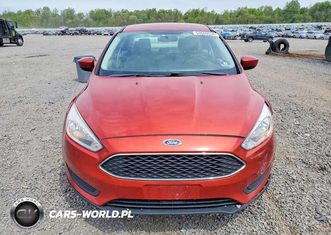 2018 Ford Focus Se VIN:1FADP3F24JL324727 - 5