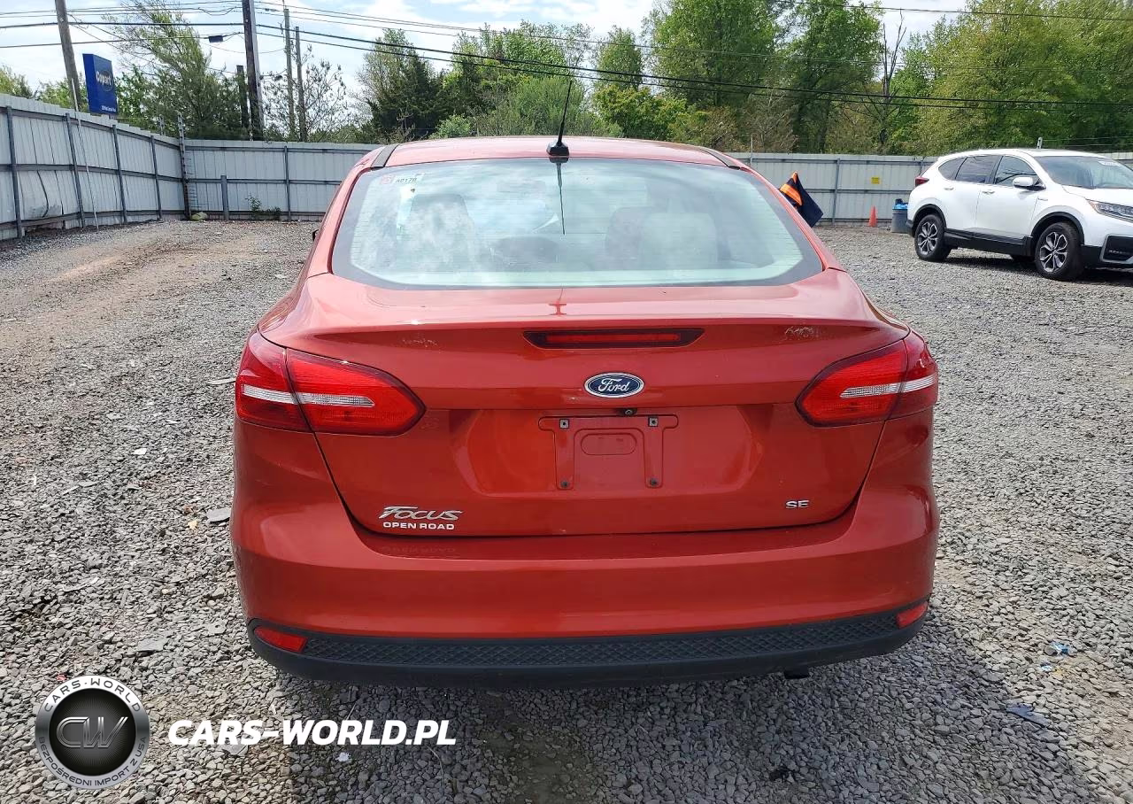 2018 Ford Focus Se VIN:1FADP3F24JL324727 - 6
