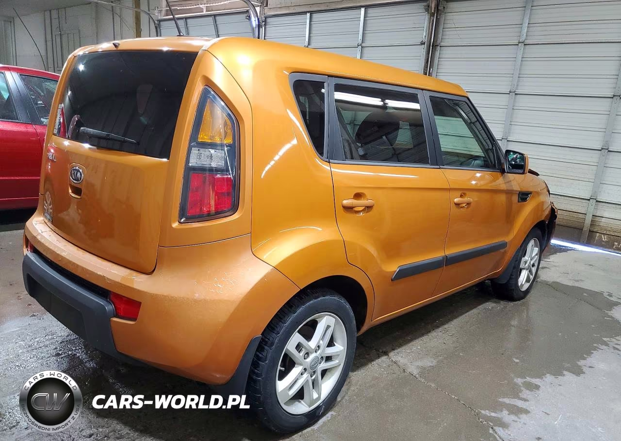 2011 Kia Soul + VIN:KNDJT2A22B7319031 - 3