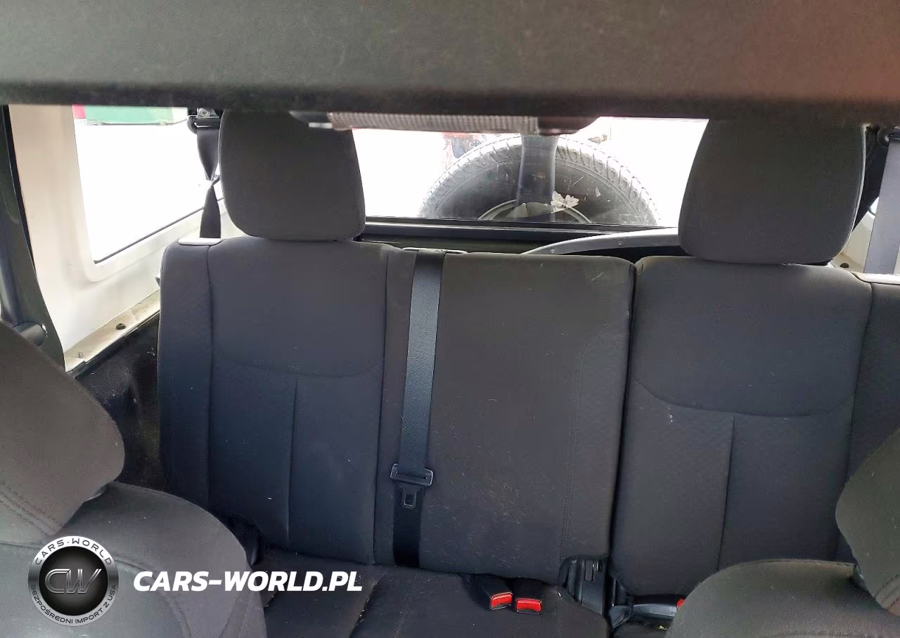 2016 Jeep Wrangler Unlimited Sport VIN:1C4BJWDG3GL118035 - 10