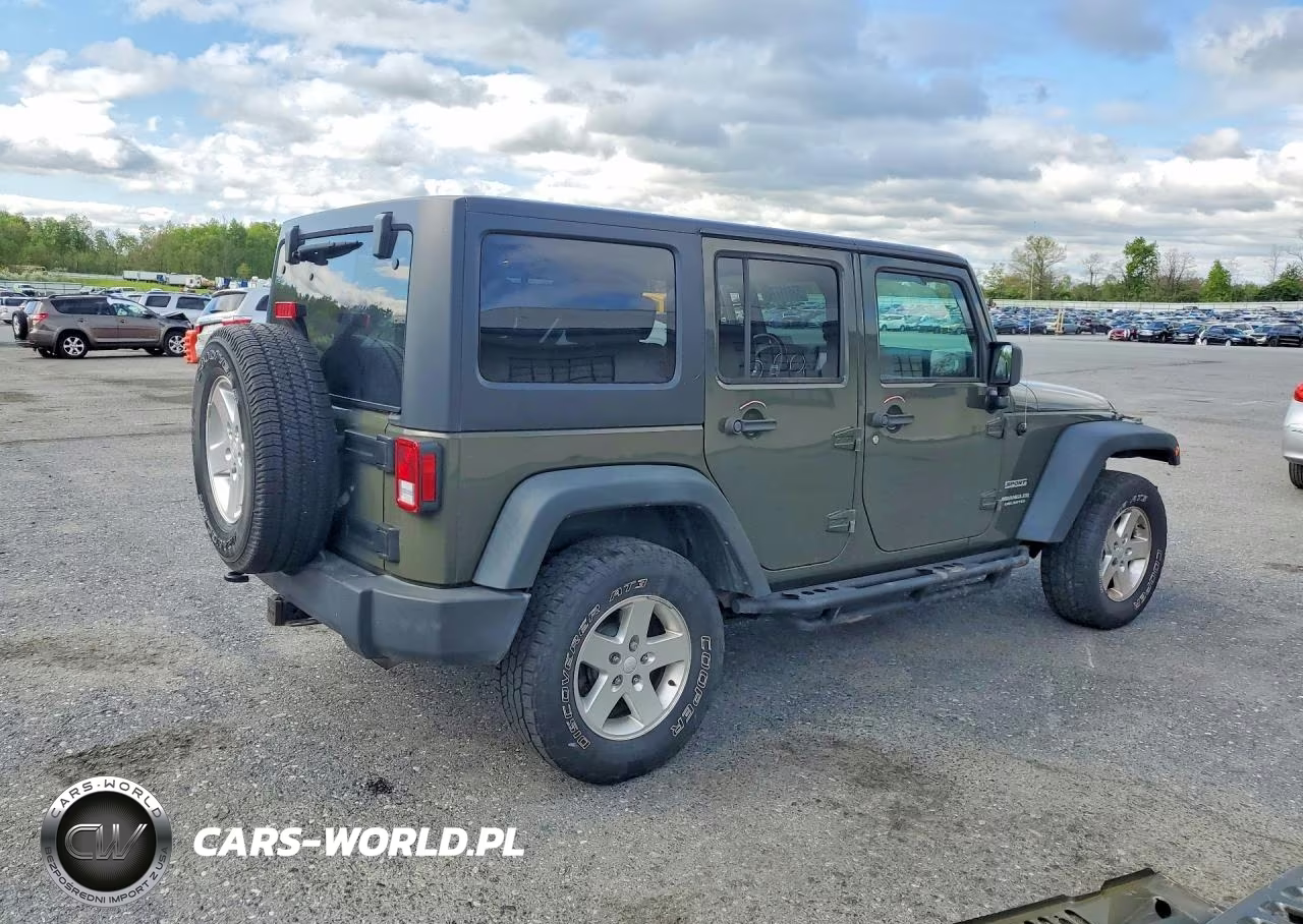 2016 Jeep Wrangler Unlimited Sport VIN:1C4BJWDG3GL118035 - 3