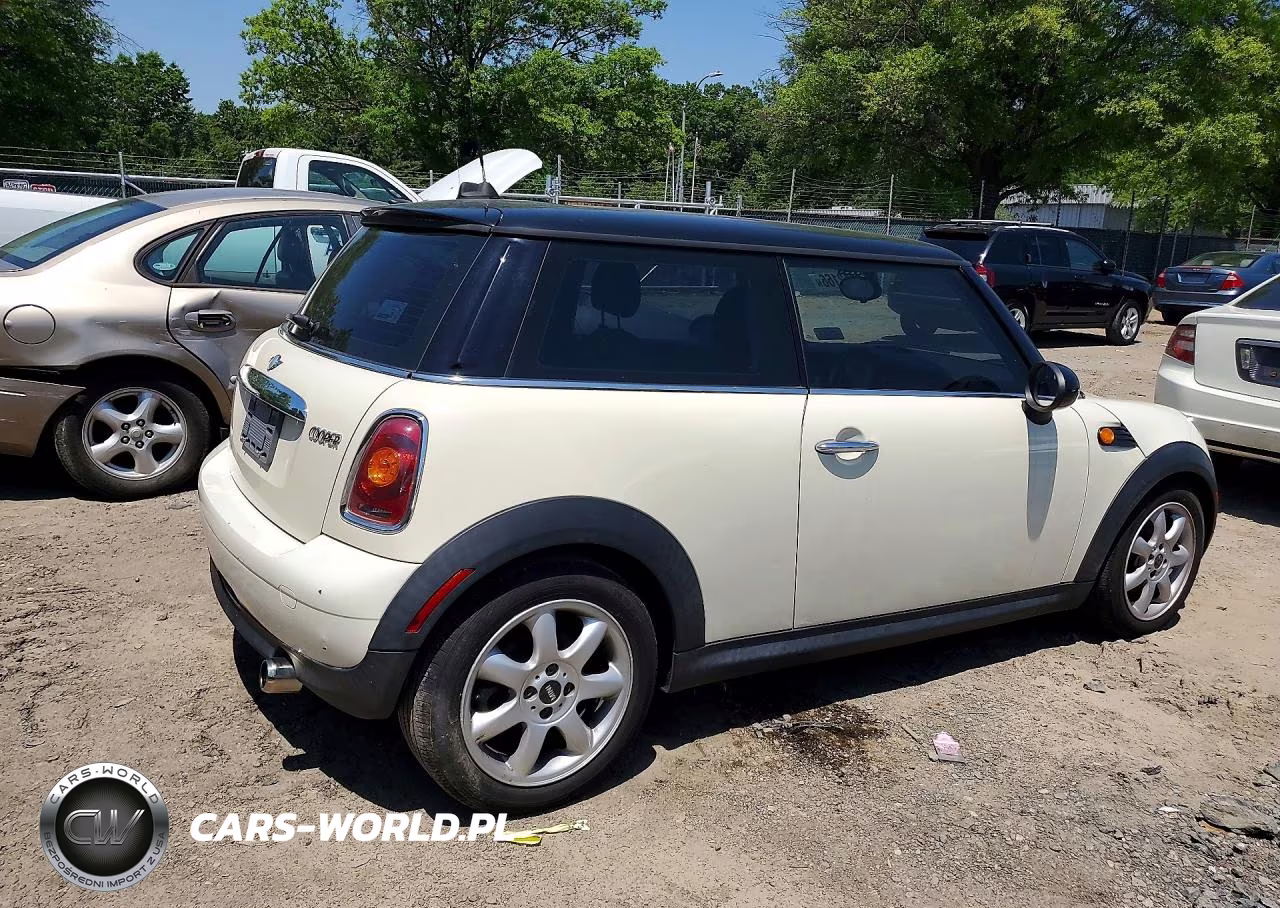 2008 Mini Cooper VIN:WMWMF33568TT65105 - 3