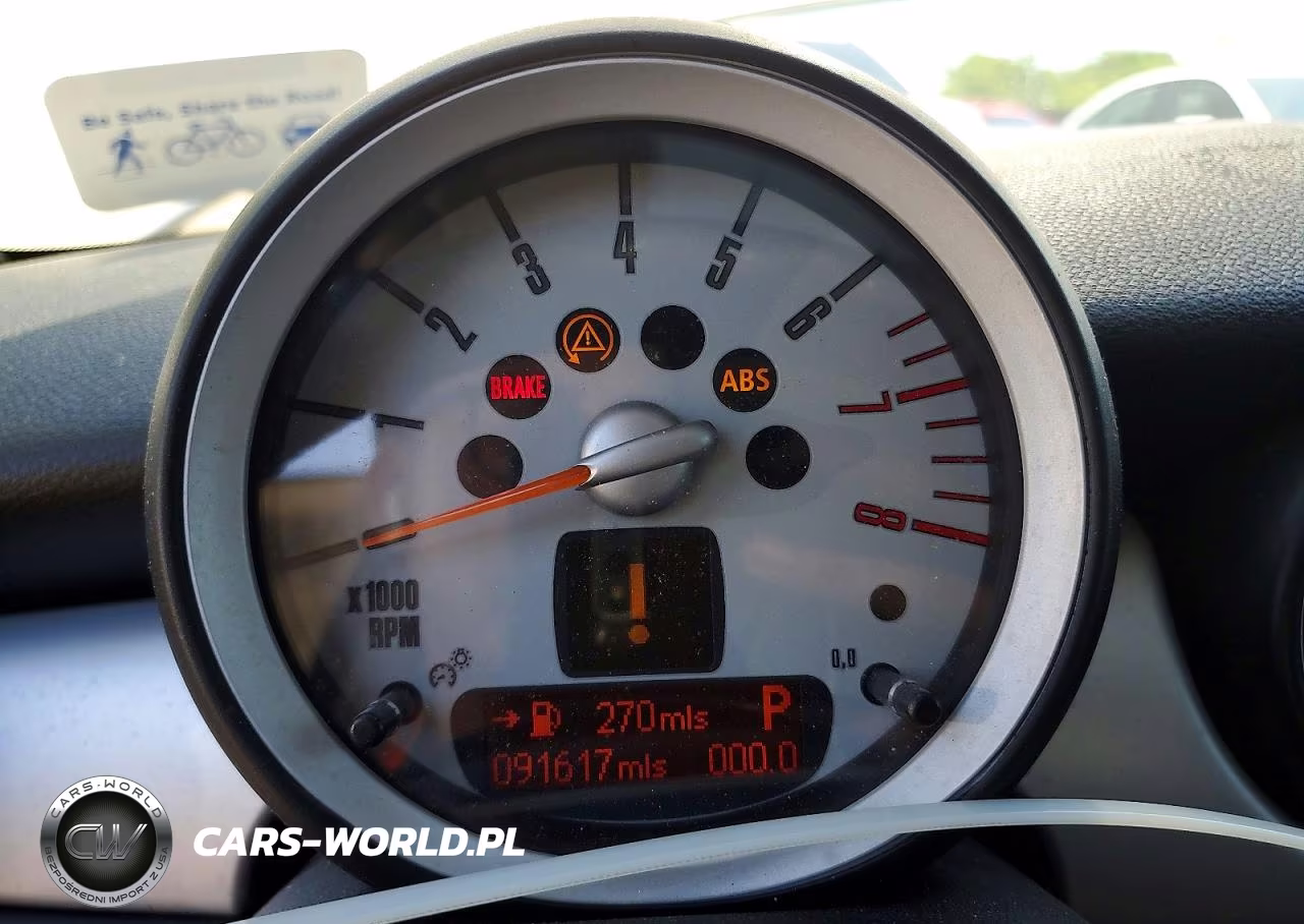 2008 Mini Cooper VIN:WMWMF33568TT65105 - 9