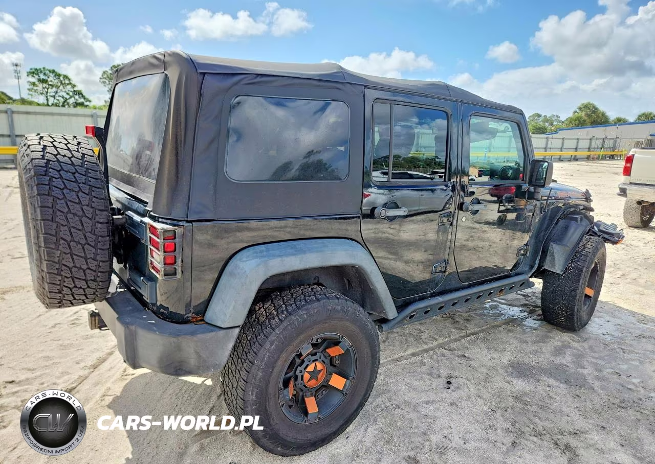 2013 Jeep Wrangler Unlimited Sport VIN:1C4BJWDG0DL553770 - 3