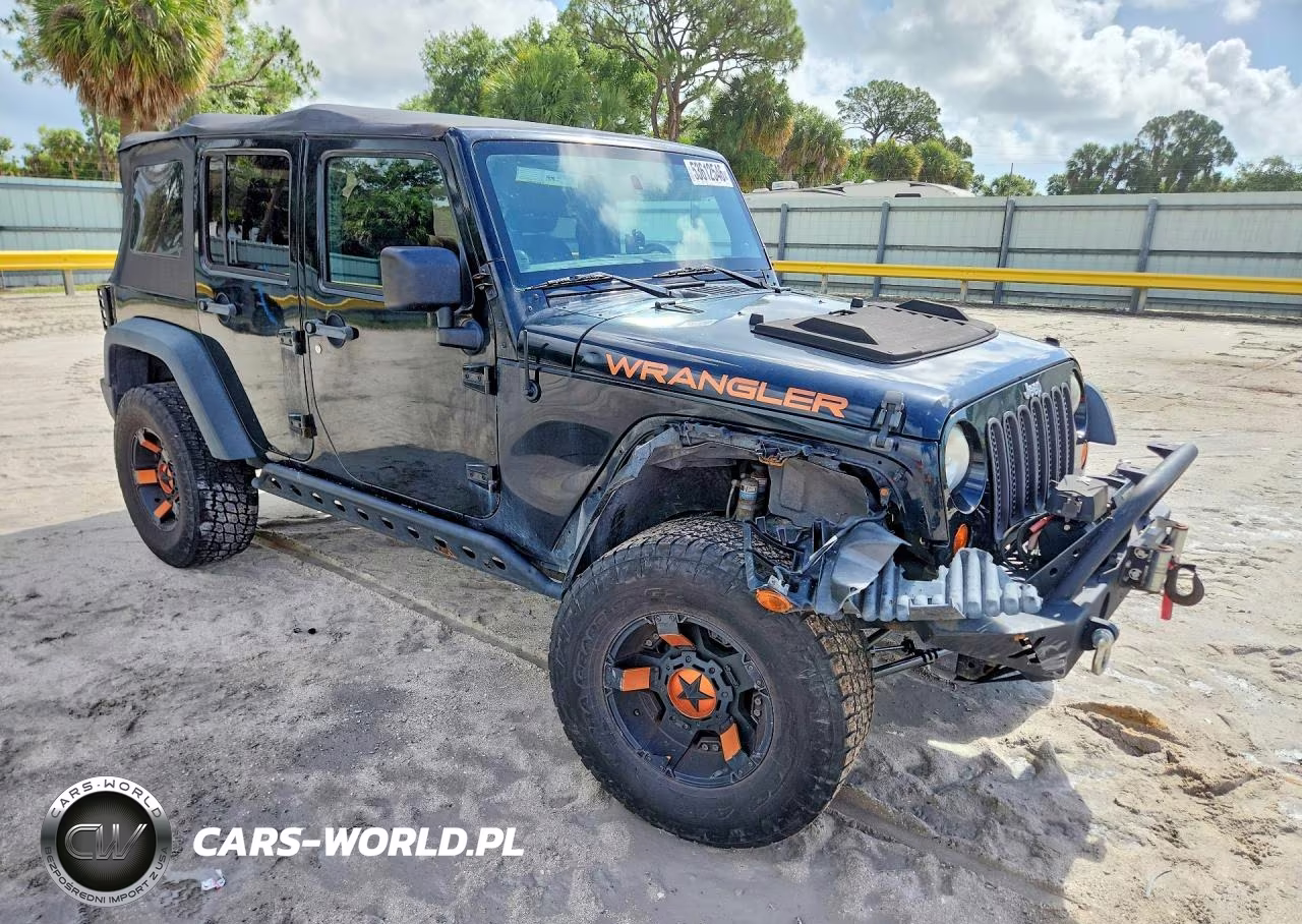 2013 Jeep Wrangler Unlimited Sport VIN:1C4BJWDG0DL553770 - 4