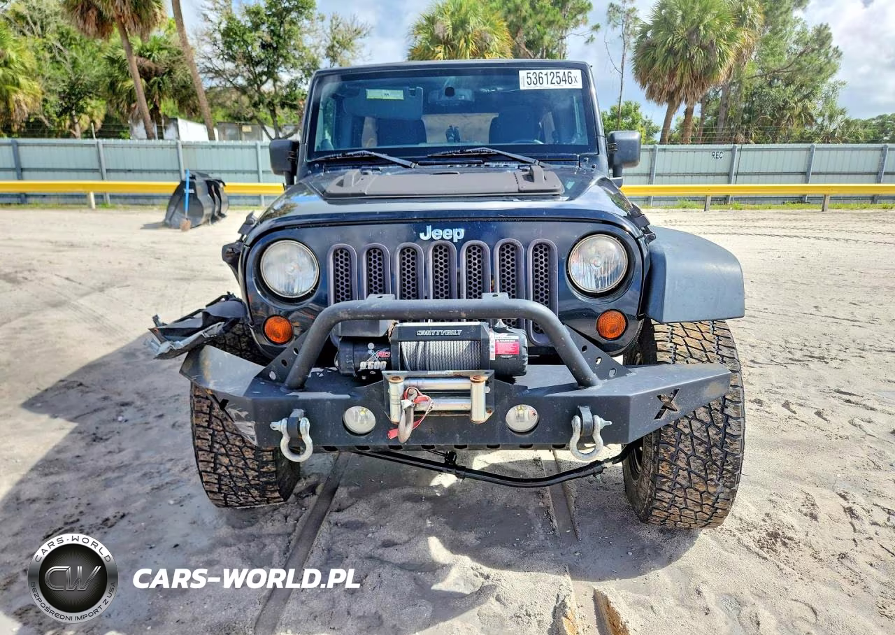 2013 Jeep Wrangler Unlimited Sport VIN:1C4BJWDG0DL553770 - 5