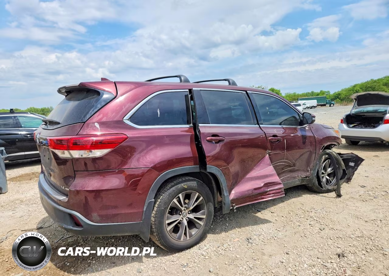 2019 Toyota Highlander Le Plus VIN:5TDBZRFH1KS731794 - 3