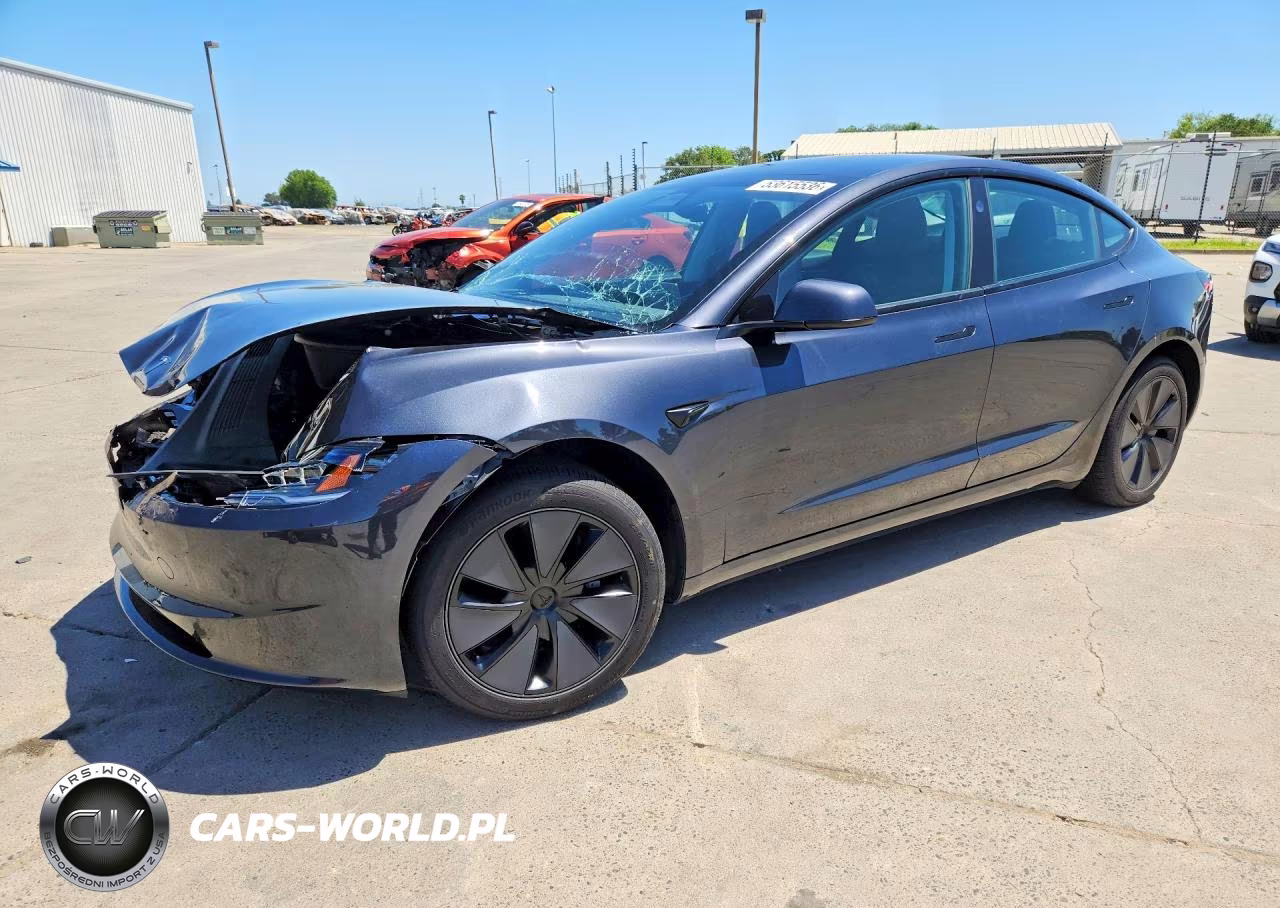 2025 Tesla Model 3 – zdjęcie 1 z 12