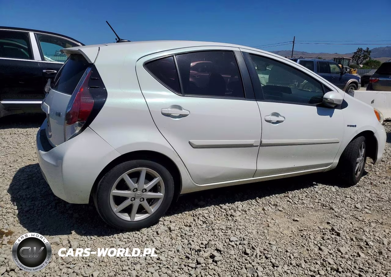 2012 Toyota Prius C Four VIN:JTDKDTB39C1028562 - 3