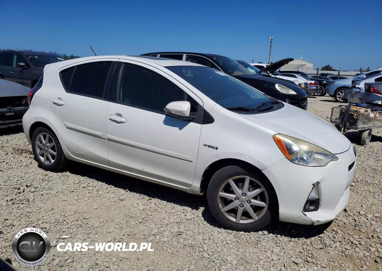2012 Toyota Prius C Four VIN:JTDKDTB39C1028562 - 4
